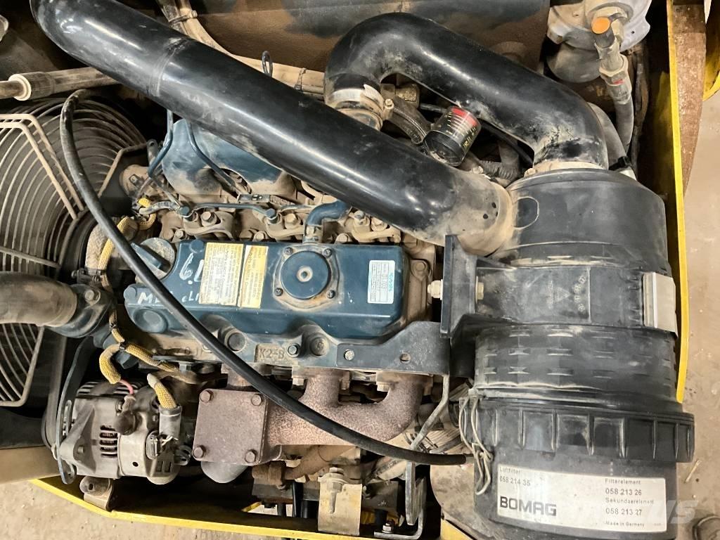 Bomag BW 120 AD-4 مداحل ثنائية الاسطوانة