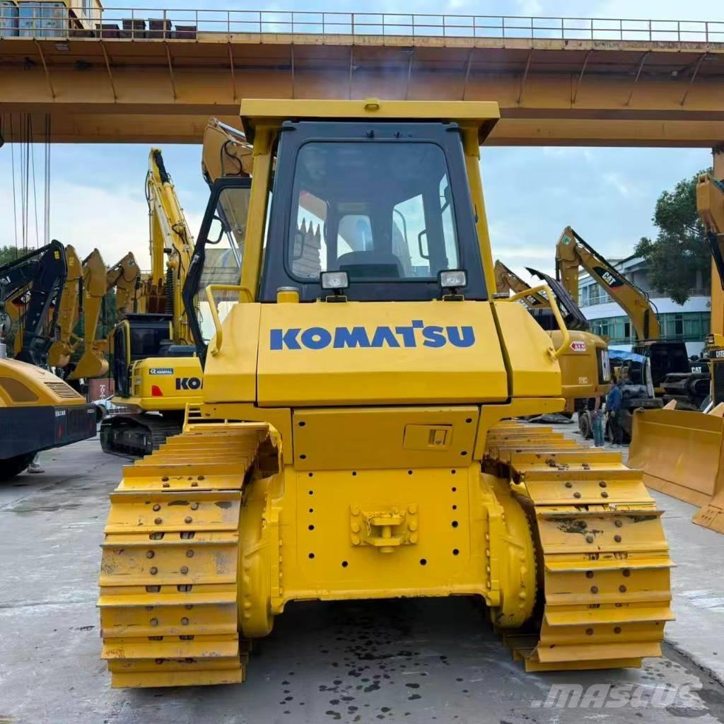 Komatsu D65PX-12E بلدوزرات مجنزرة