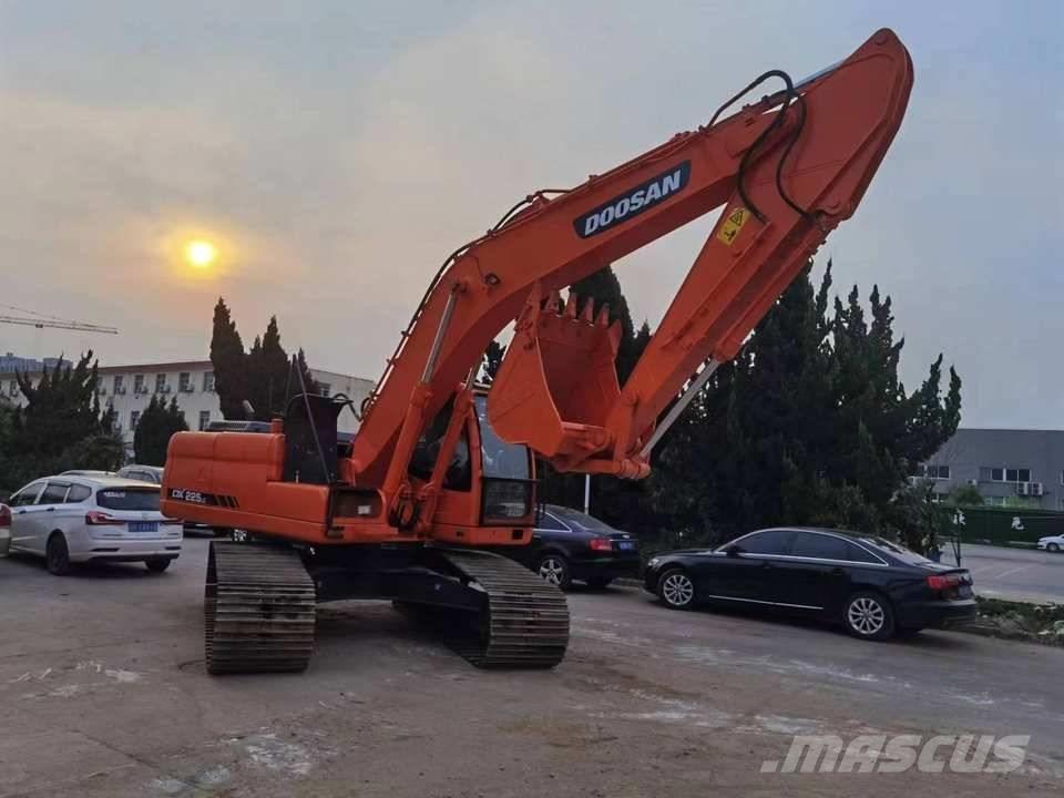 Doosan dx225 حفارات زحافة