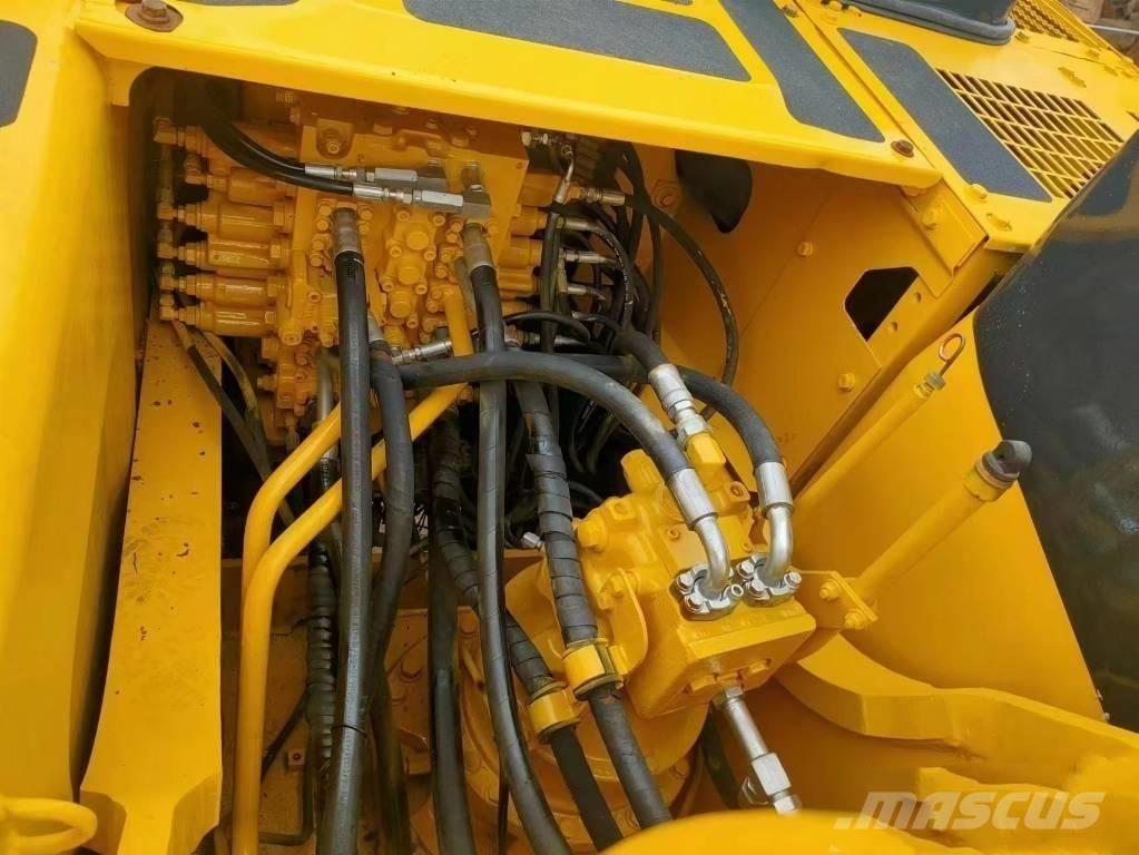 Komatsu PC 220-7 حفارات زحافة