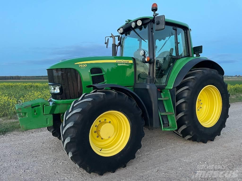 John Deere 7530 الجرارات