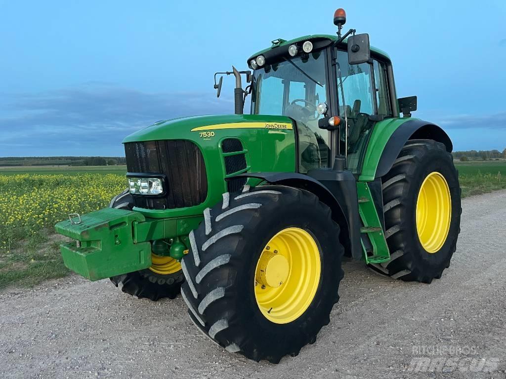 John Deere 7530 الجرارات