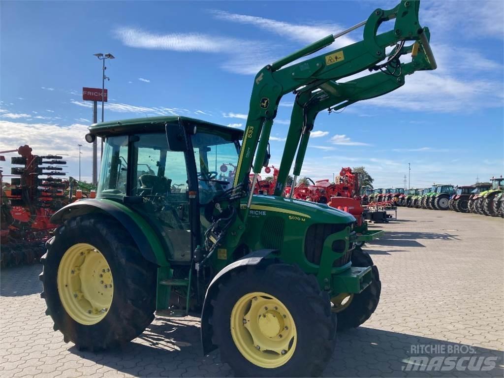 John Deere 5070 M الجرارات
