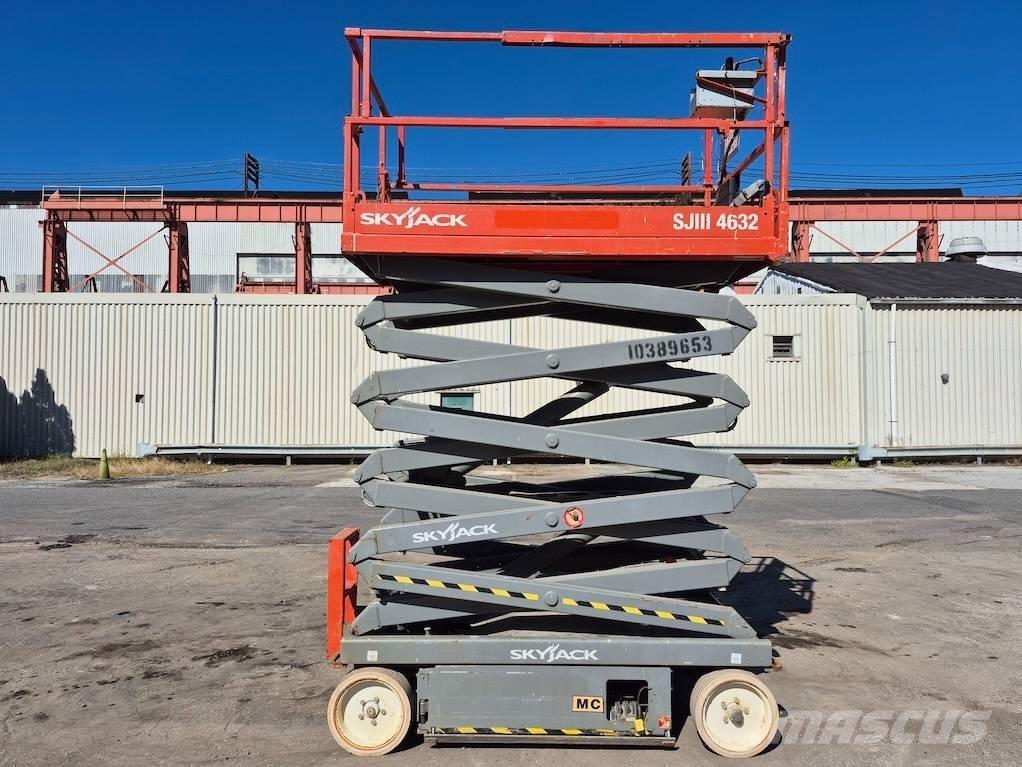 SkyJack SJ 4632 رافعات مقصية الشكل