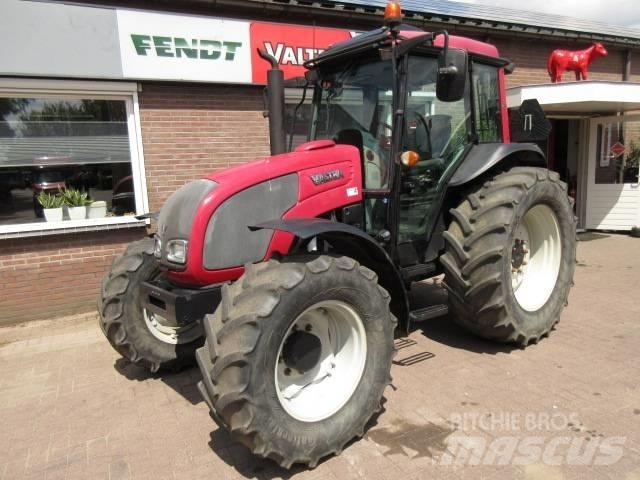 Valtra A93 HITECH الجرارات