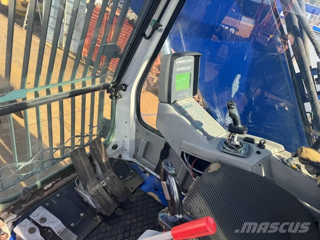 Liebherr R 924 B EW مناولات المخلفات / مناولات صناعية