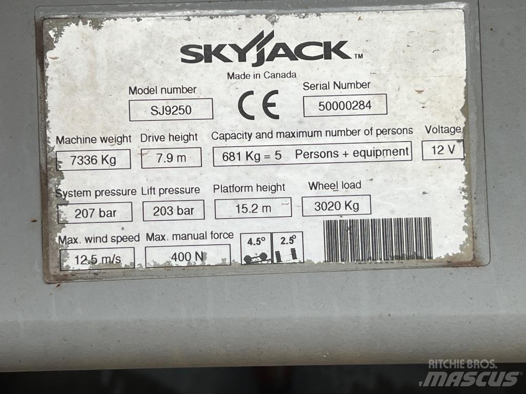 SkyJack SJ 9250 رافعات مقصية الشكل