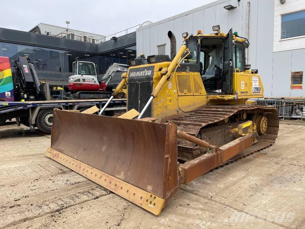 Komatsu D 65 PX-18E0 بلدوزرات مجنزرة