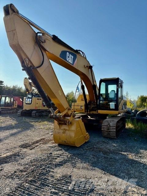 CAT 320 D حفارات زحافة