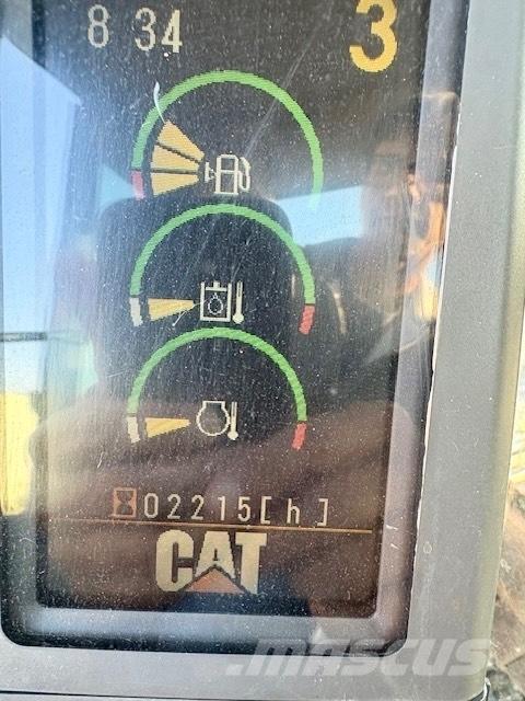 CAT 320 D حفارات زحافة