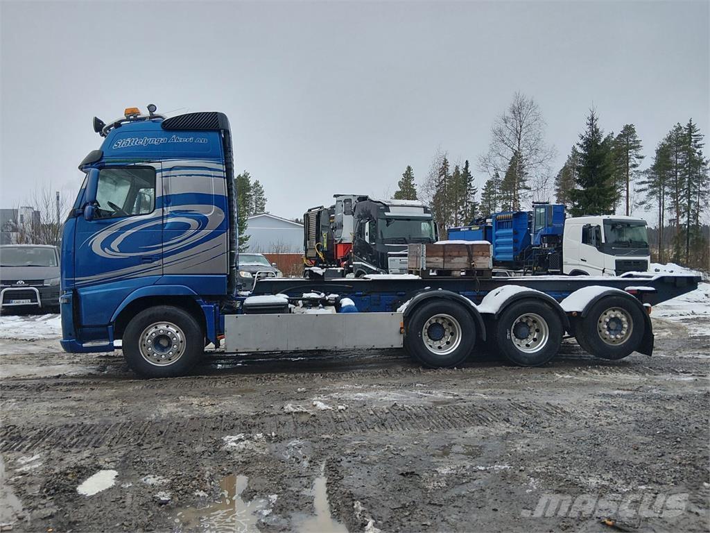 Volvo FH13 شاحنات بمقصورة وهيكل