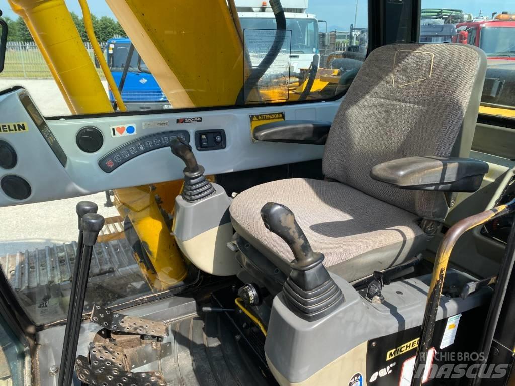 JCB JS 130 حفارات زحافة