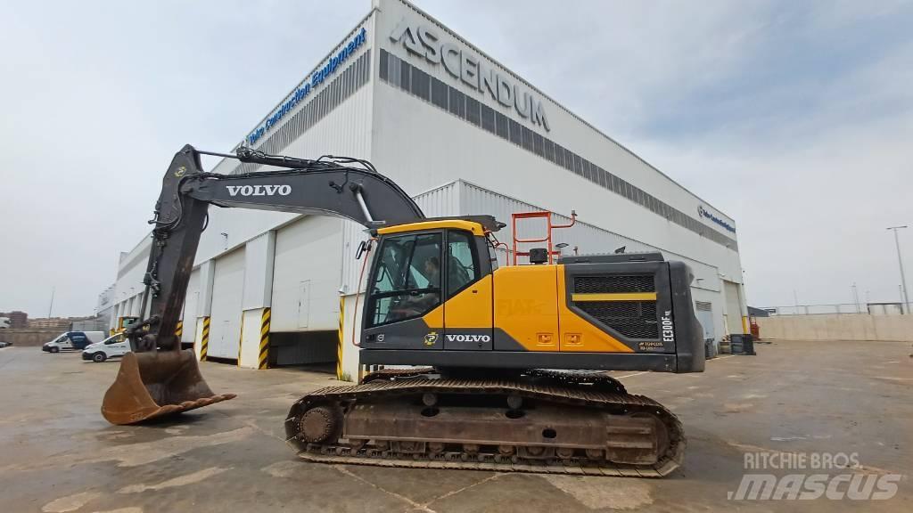 Volvo EC300ENL حفارات زحافة