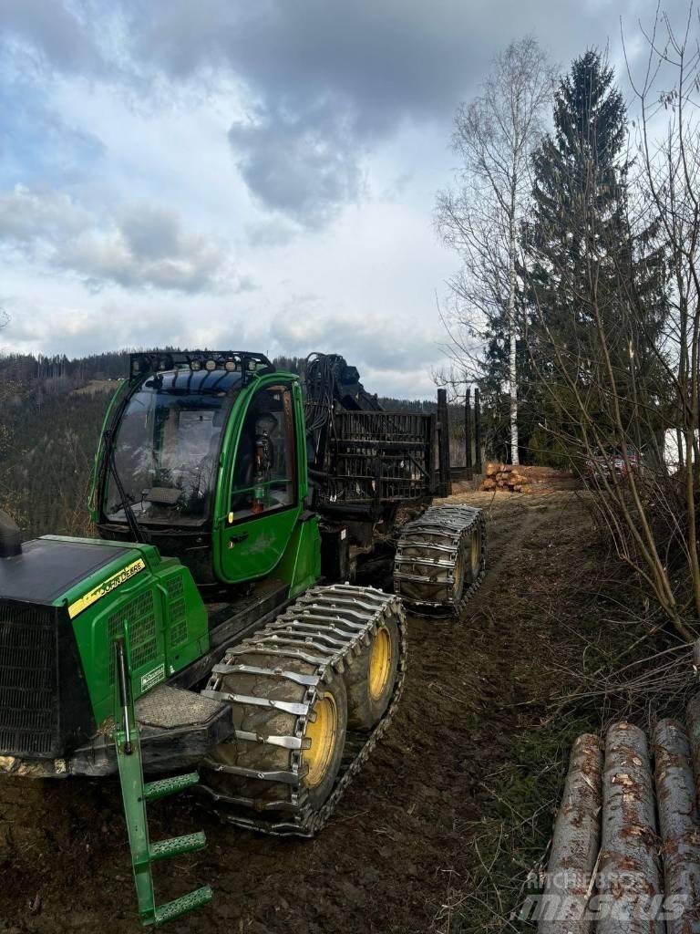 John Deere 1110 E شاحنات