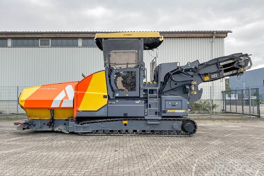 Bomag BMF 2500 S معدات السفلتة