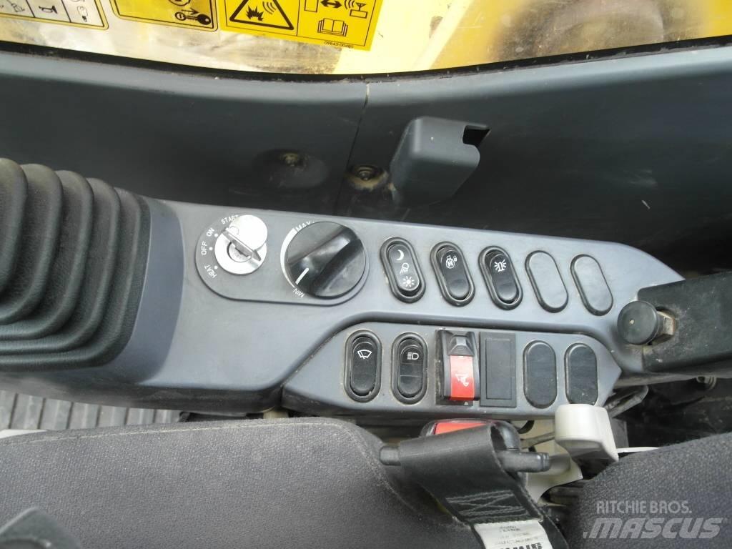 Komatsu PC 210 LC-11 حفارات زحافة