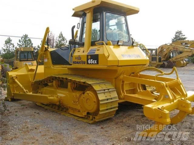 Komatsu D 65 EX بلدوزرات مجنزرة