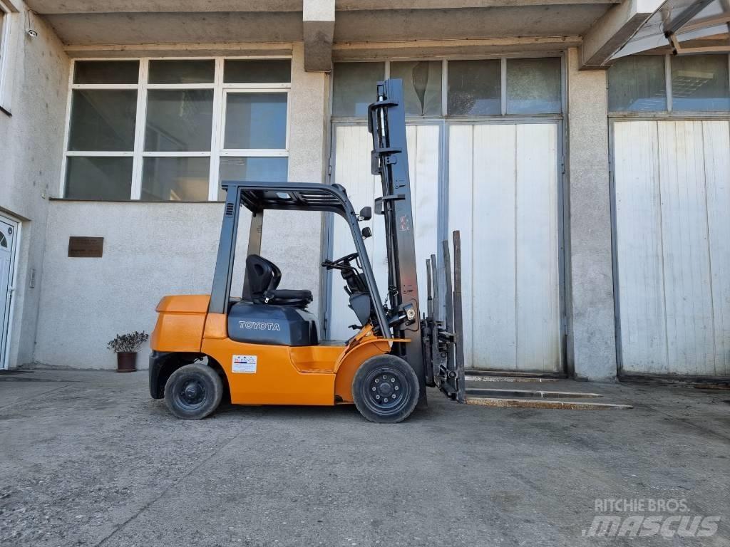 Toyota 02-7 FD 25 شاحنات الديزل