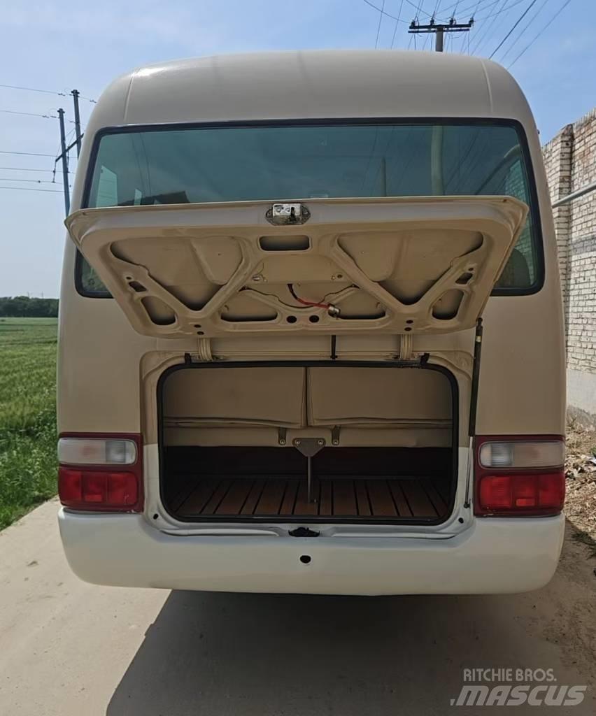 Toyota Coaster Bus حافلة صغيرة