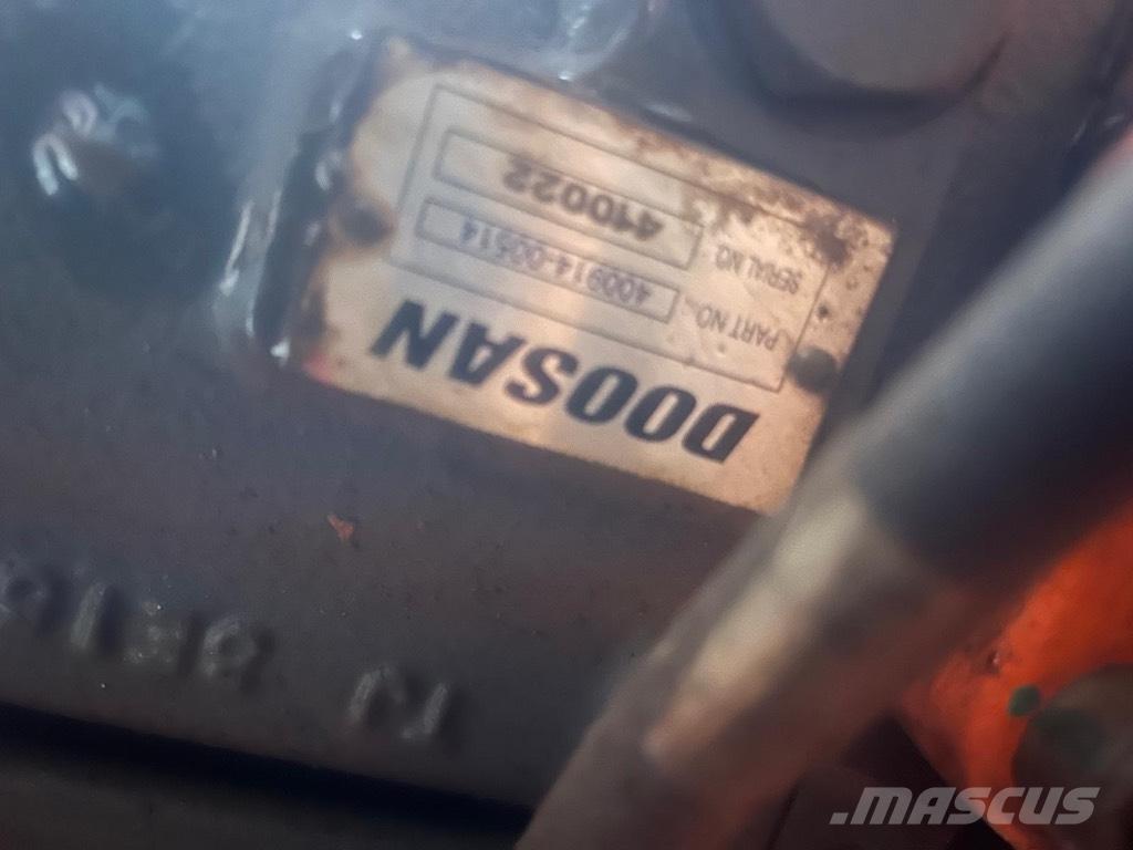 Doosan DX 140 حفارات زحافة