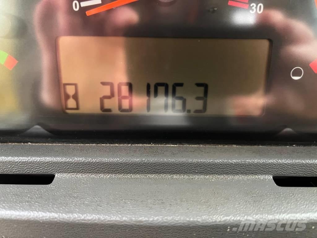 CAT D 9 T بلدوزرات مجنزرة