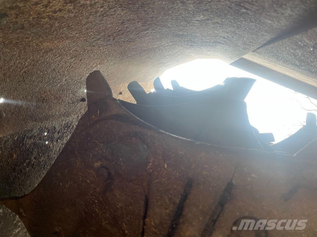 Samson SP 12 معدات توزيع السماد العضوي