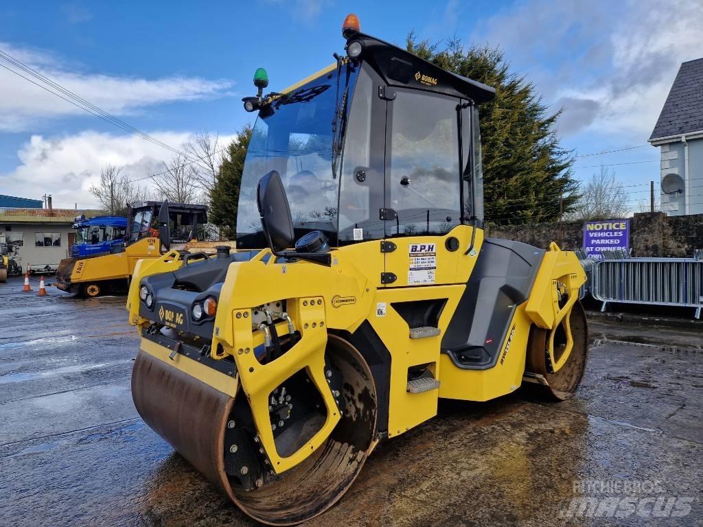 Bomag BW 151 AD-5 مداحل ثنائية الاسطوانة