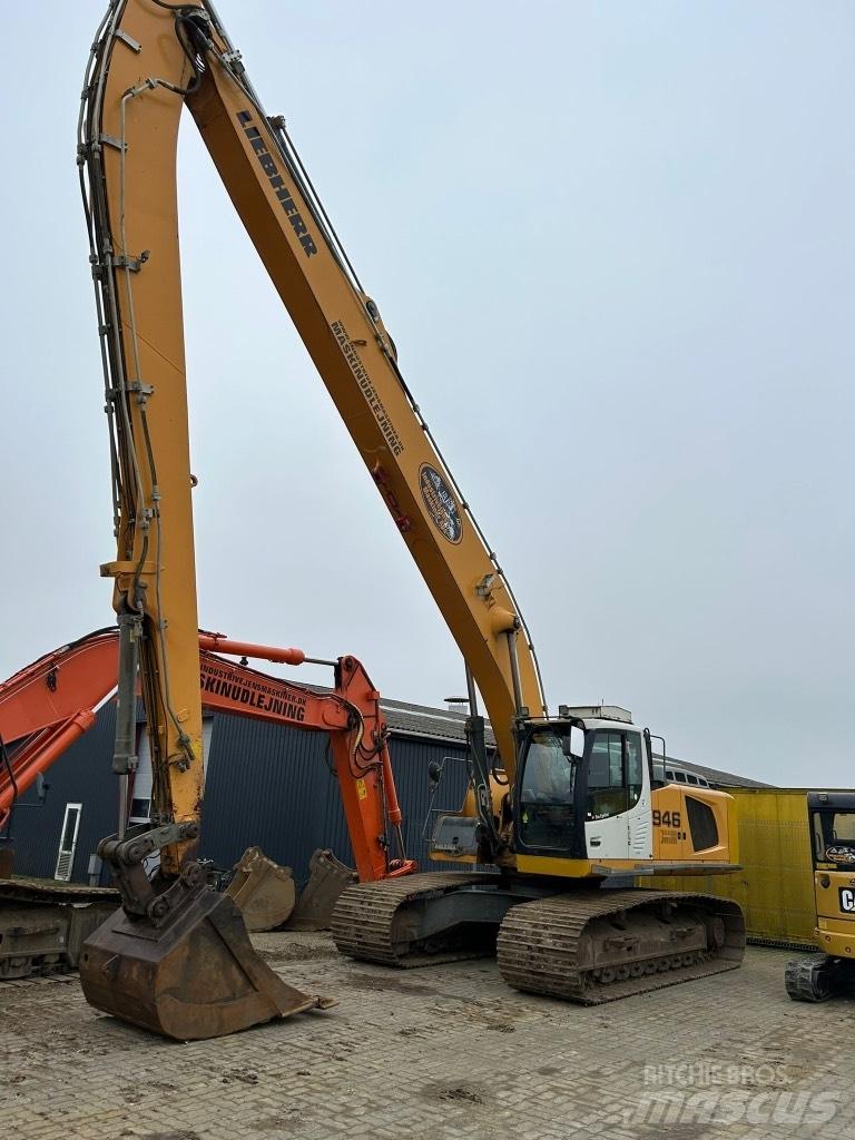 Liebherr R 946 حفارات طويلة الذراع