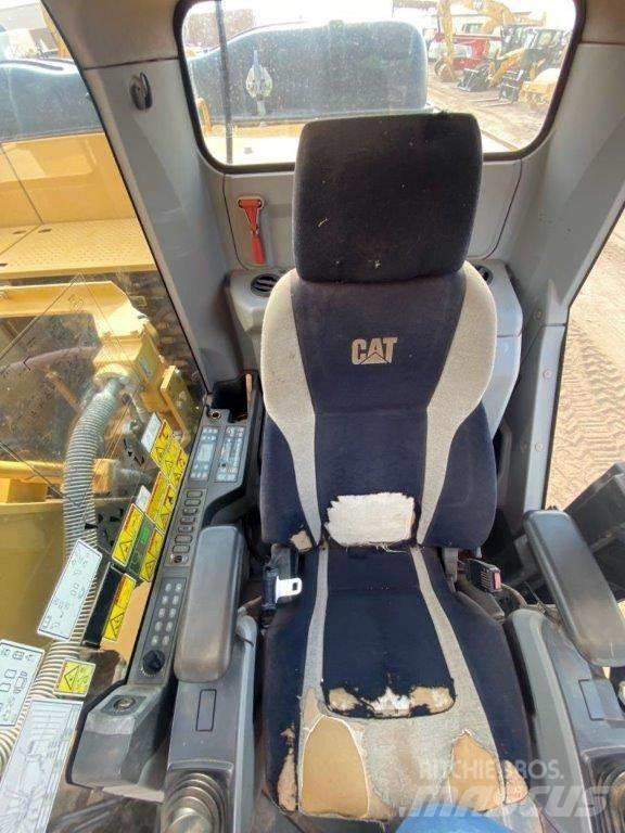 CAT 320 EL حفارات زحافة
