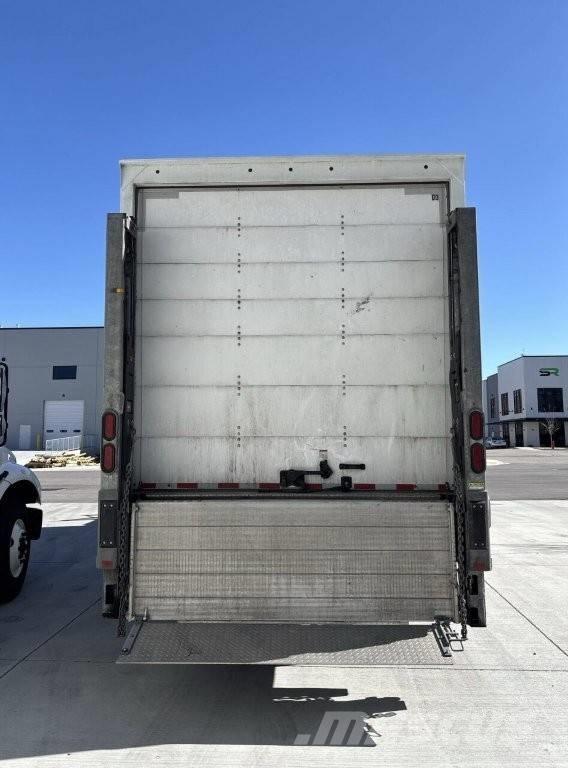 Freightliner M2 شاحنات ذات هيكل صندوقي