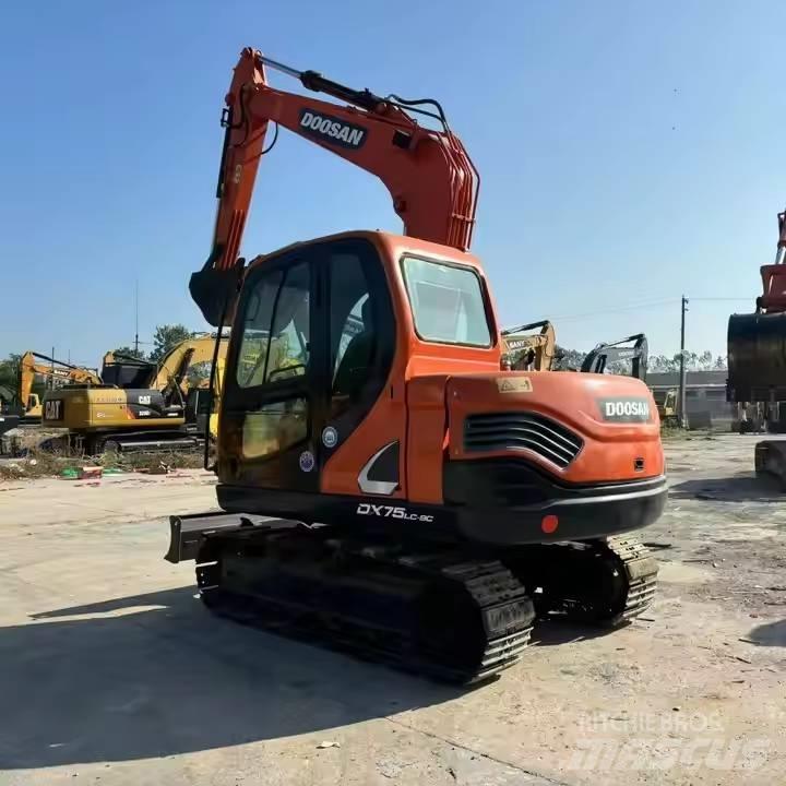 Doosan DX75-9C حفارات وسط 7 طن - 12 طن