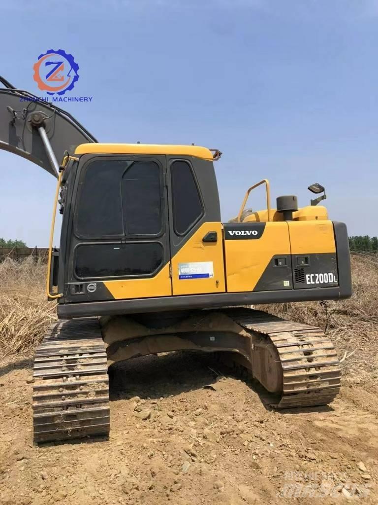 Volvo EC 200 حفارات زحافة