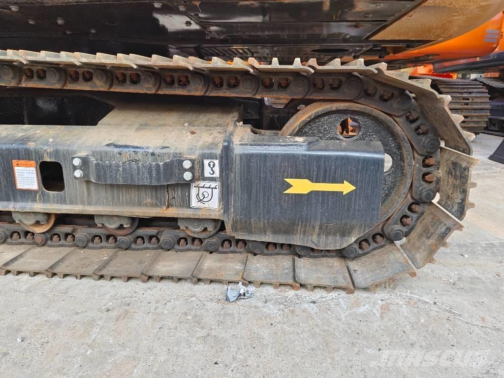 Sany SY 135 C حفارات زحافة