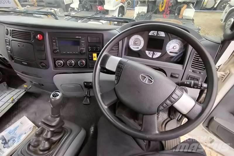 Tata PRIMA 3338K شاحنات أخرى