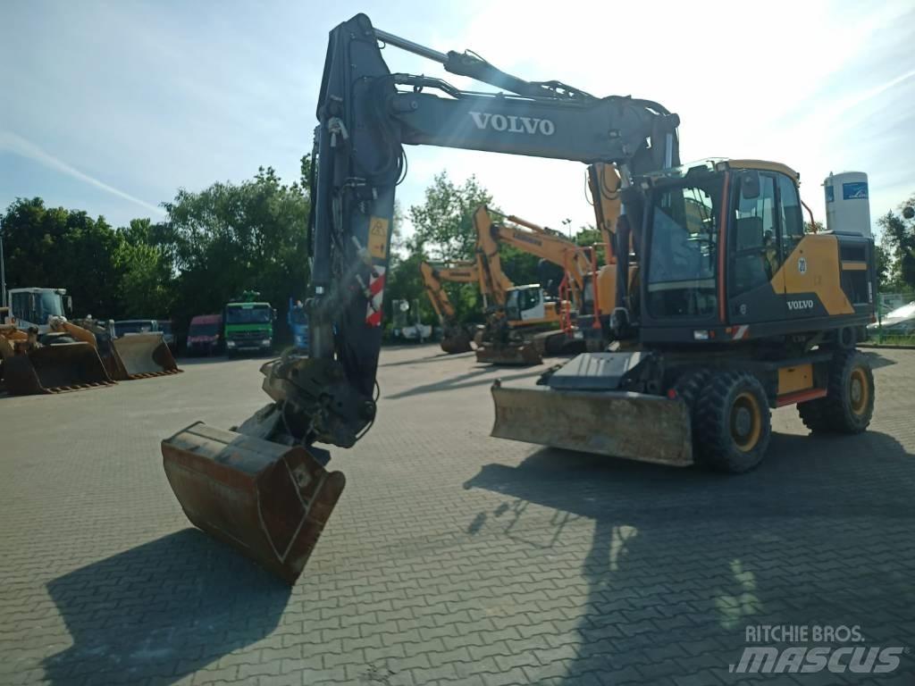 Volvo EW 180 E حفارات بعجل