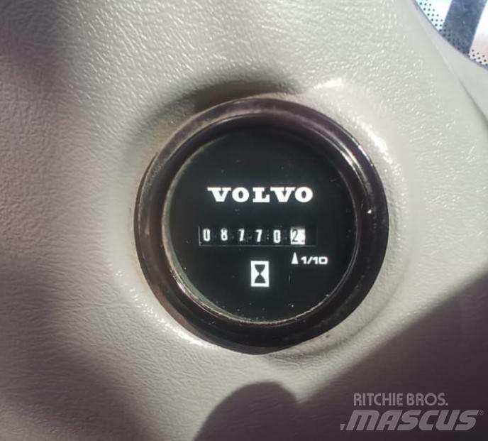 Volvo EW 180 E حفارات بعجل