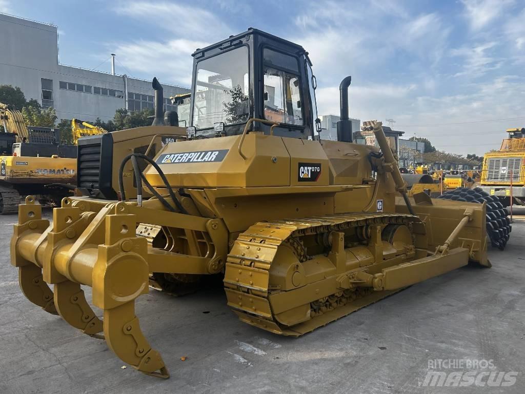 CAT D7G بلدوزرات مجنزرة