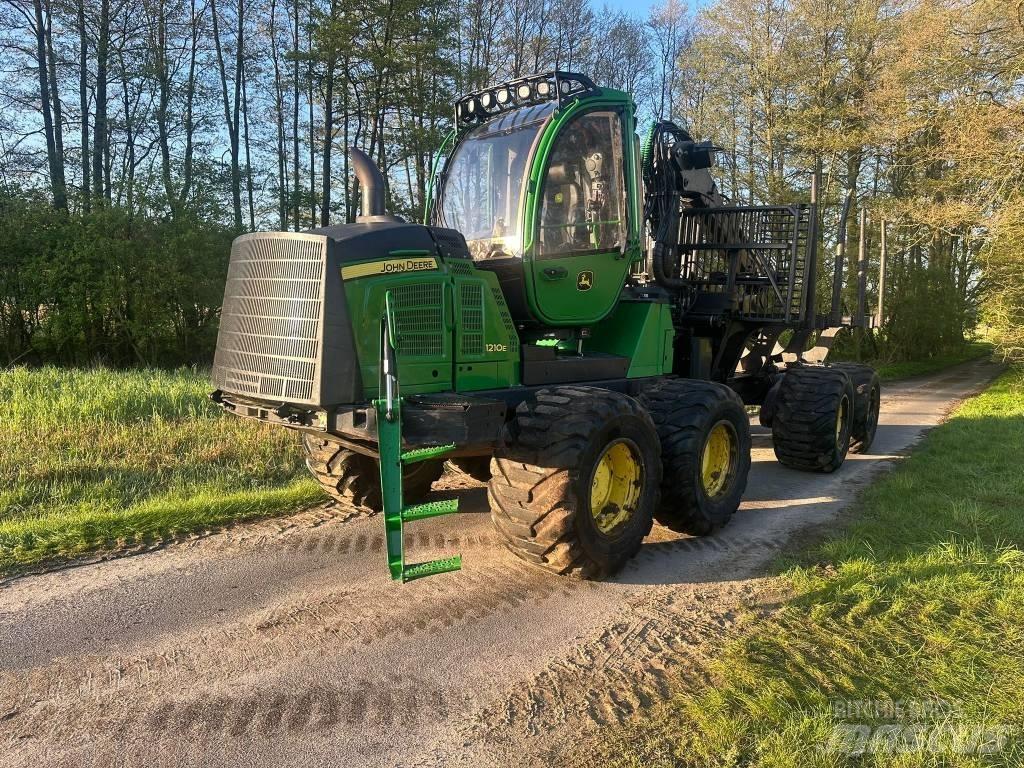 John Deere 1210 E شاحنات