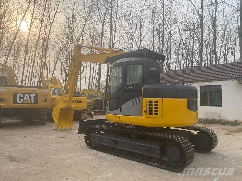Komatsu PC128US حفارات زحافة