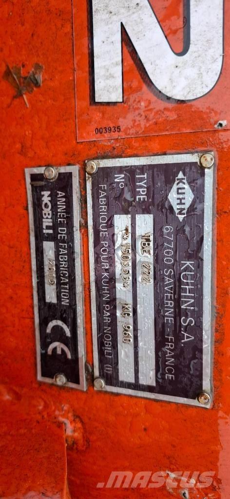 Kuhn TBE 222 جزازات وأغطية المراعي