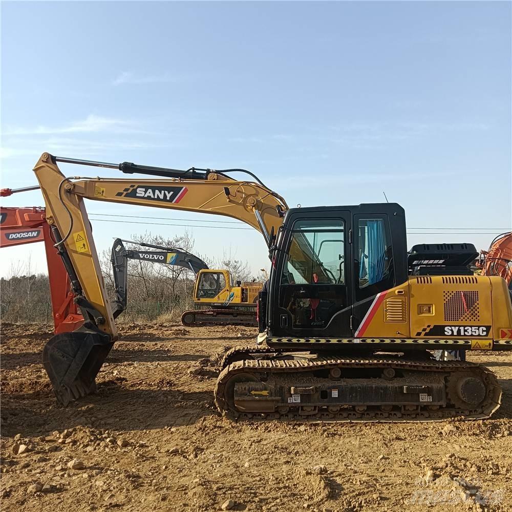 Sany SY 135 C حفارات زحافة