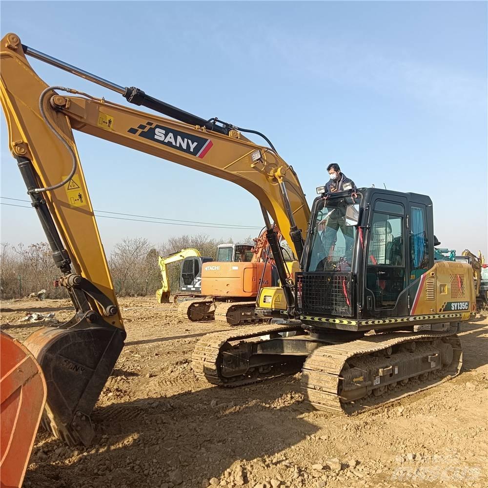 Sany SY 135 C حفارات زحافة