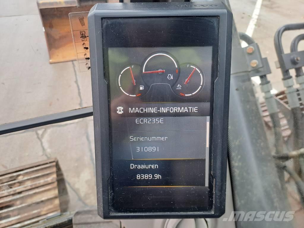 Volvo ECR 235 E حفارات زحافة