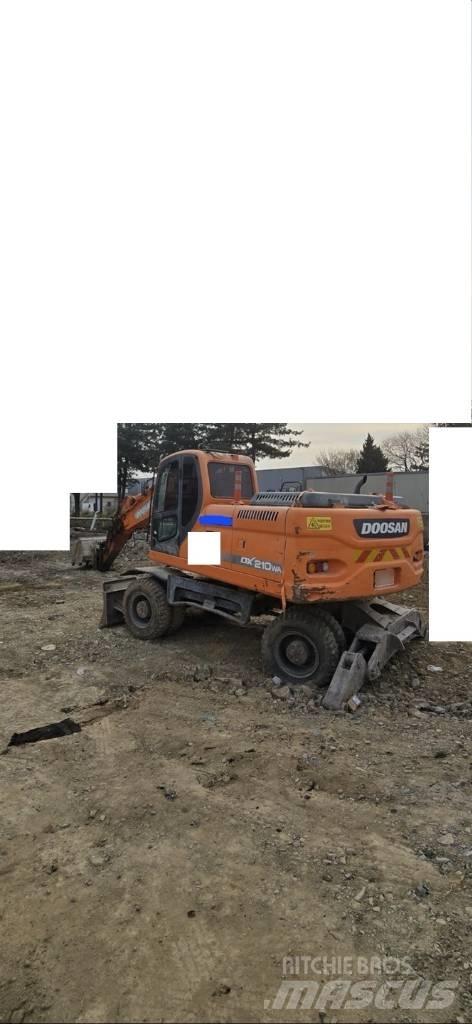 Doosan DX 210 W حفارات بعجل