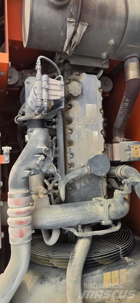 Doosan DX 210 W حفارات بعجل