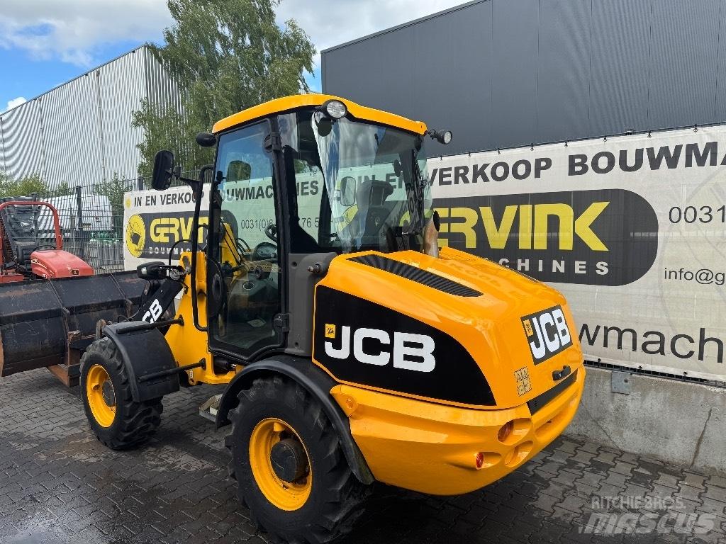 JCB 406 لوادر بعجل