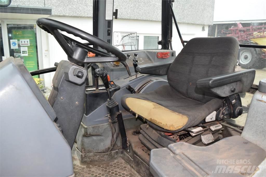 New Holland 8340 الجرارات