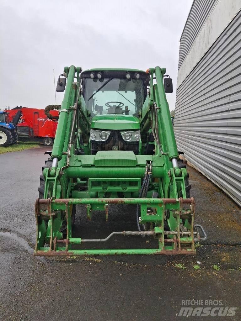 John Deere 6110 الجرارات