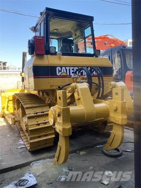 CAT D 6 G بلدوزرات مجنزرة