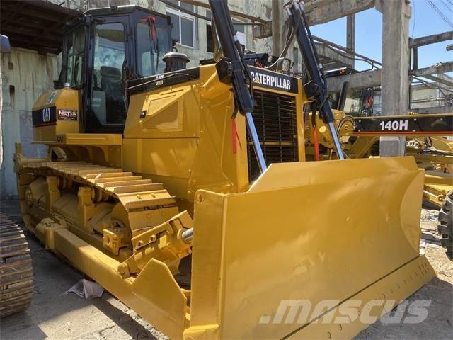 CAT D 6 G بلدوزرات مجنزرة
